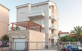 Apartments Lila Aurea